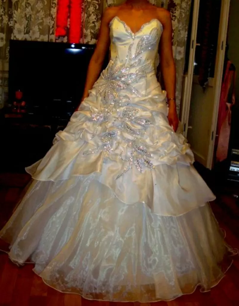 Продаю сияющее свадебное платье
